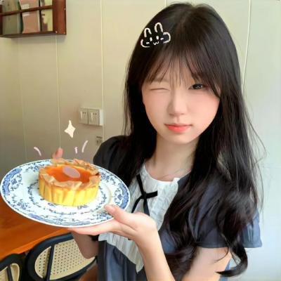 校服的裙摆